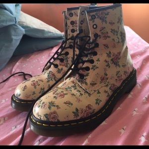 Dr, Martens size 9 boots worn once